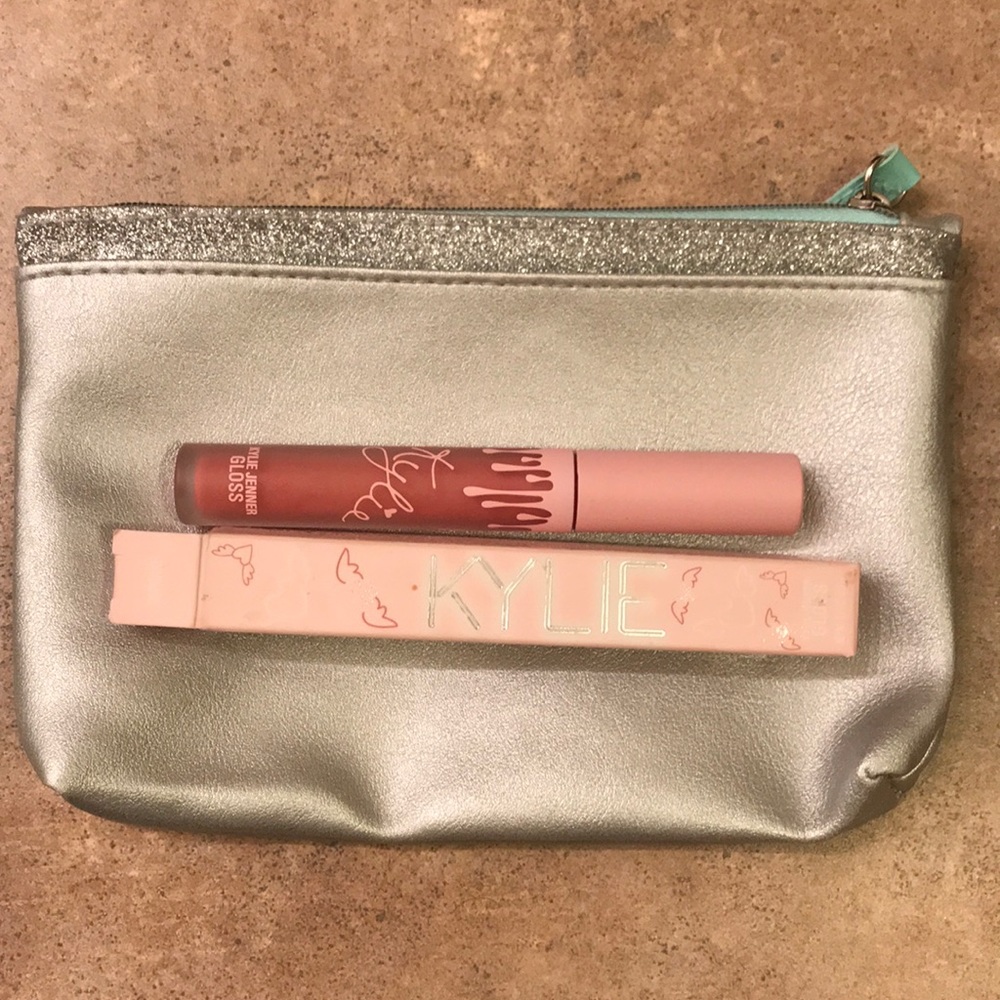 Cupcake gloss Kylie cosmetics birthday collection